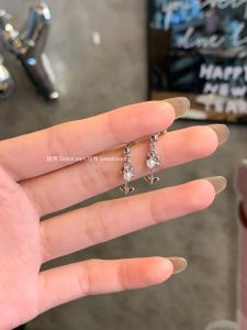 Elegant Pearl Screw Back Ear Cuff Studs Small Flower Design Ear Hole Decorative Fashion Jewelry for Women Titanium Steel