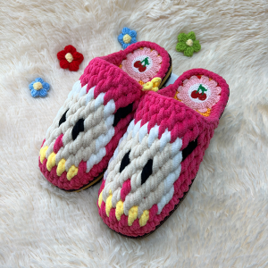 รองเท้าแตะผ้าขนแกะถักมือใหม่ อบอุ่นสำหรับฤดูใบไม้ร่วงและฤดูหนาวสำหรับผู้ใหญ่ในบ้าน รองเท้าแตะกันลื่นสำหรับคู่รัก ผลิตภัณฑ์เสร็จสมบูรณ์