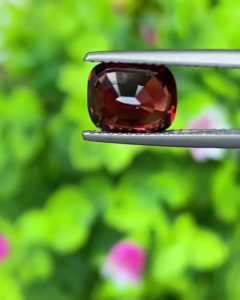 ลอย สปิเนล (Spinel) 2.18 กะรัต (Cts.) ดิบ (Unheated) พลอยแท้ อัญมณีมงคลประจําวันเกิด เครื่องประดับพลอย