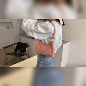 【จัดส่งที่รวดเร็ว】กระเป๋าผู้หญิง กระเป๋าถือสวยๆ หนัง pu leather กระเป๋าวินเทจ หนังเทียมล้างน้ำ ของขวัญวันครู ของขวัญจากโรงเรียนใหม่