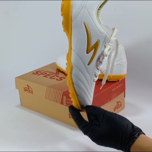 Sepatu Futsal Specs Seri Classic Type Gerigi Cengkram Kuat Warna Putih Terbaru