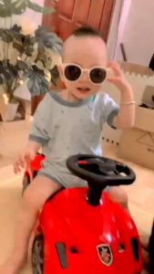 Xe chòi chân cho bé.Oto chòi chân Porsche có nhạc và đèn cho bé từ 1-3 tuổi.Bảo hành 12 tháng