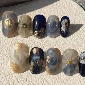 เล็บปลอมทรงสี่เหลี่ยมสั้นแบบกดมือ 10 ชิ้น ลายสวยงาม สีฟ้าไล่ระดับแบบท้องฟ้าเต็มดาว เหมาะสำหรับผู้หญิง