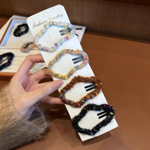 กิ๊บติดผมทรงเมฆสีสันสดใสสำหรับฤดูใบไม้ร่วงและฤดูหนาว กิ๊บติดผมขนแกะแบบหนาพร้อมขอบขนนุ่มสำหรับตกแต่งผม กิ๊บติดผมแบบมีขอบสำหรับตกแต่งผม