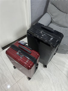 High-Quality Red Luggage Fashionable Trendy 20-Inch Womens Carry-On Suitcase 28-Inch Expandable Password Travel Suitcase