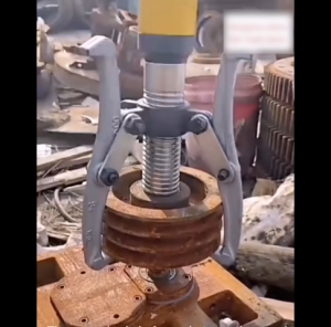 Vam cảo thủy lực 5Tấn 10Tấn chuyên dùng tháo lắp vòng bi bằng hệ thống thủy lực gắn liền trên thân và tay bơm tích hợp