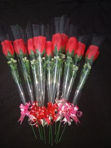 Bunga mawar plastik 1 tangkai free pita cocok untuk wisuda valentine hari guru dll.