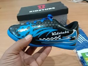 Sepatu Futsal Kualitas Tinggi untuk Anak Usia 2-10 Tahun