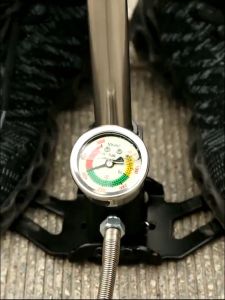 Baoka สูบลมแรงดันสูง เสริมความสูงสำหรับแรงดันสูง PCP 3 ครั้ง พัฒนาด้วย 40MPa 6000psi แรงดันสูง PCAR Air พับได้ สำหรับการสูบแรงดันสูง รวมถึงปั๊มมือสำหรับพีซีพีอากาศ