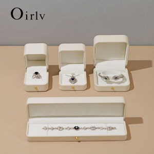 กล่องใส่แหวนหนัง Oirlv สีขาว กล่องใส่เครื่องประดับ ของขวัญสำหรับงานแต่งงาน กล่องใส่ต่างหู สร้อยคอ จี้ กำไล กล่องจัดระเบียบเครื่องประดับ