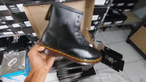 Sepatu Boots Pria Berkualitas: Desain Modern & High Fashion