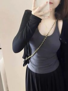 เสื้อกั๊กแขนกุดสไตล์อเมริกันสำหรับผู้หญิง ดีไซน์เซ็กซี่ ดีไซน์หลังเปิด เสื้อชั้นในป้องกันหน้าอก ชุดกีฬา คอวี แขนกุด