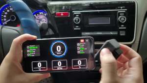 Hud hiển thị tốc độ xe ô tô và cảnh báo Việt HUD - Kết nối không dây