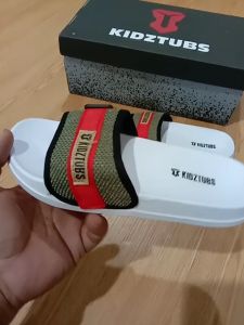 KIDZTUBS Sandal Anak Laki-Laki Karet Slipper Slide Selop Slipon Jepit Karakter Warna Hitam Usia 6-10 Tahun-Sendal2022100324