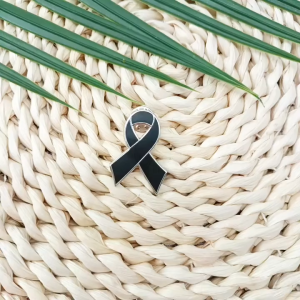 OURUNZHE เข็มกลัดริบบิ้นสีดำสไตล์เรียบหรูสำหรับงานระลึกและรณรงค์ต่างๆ