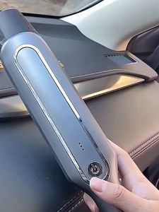 Máy Hút Bụi Xe Hơi Cầm Tay Đa Năng Công Suất Cao Với Đầu Hút Dài Và Bàn Chải Khe Hở