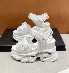 รองเท้าแตะส้นหนาสำหรับผู้หญิง ฤดูร้อน 2023 สไตล์เกาหลี ทรงหัวแหลม พื้นยาง รองเท้าแบบสวมที่สวมใส่สบาย