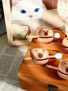 Móc khóa capybara gõ mõ thiền định siêu hài hước – chiến thần hòa bình giảm stress hot trend viral