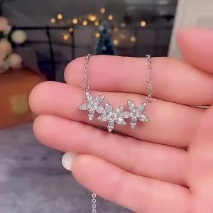 Huitan Exquisite Three-flower Necklace for Women Dazzling CZ Romantic Bridal Wedding Accessories Fashion Necklace Party Jewelry