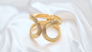 Gelang Wanita Emas Mewah & Desain Unik