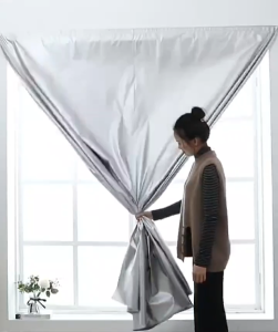 ผ้าม่านกันแสง 100% กันน้ำ กันความร้อน  ผ้าม่านตีนตุ๊กแก ติดตั้งง่าย ไม่ต้องเจาะผนัง อุปกรณ์พร้อมใช้