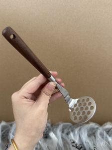 Boshang Home Walnut Wood Potato Masher 304 Stainless Steel Food Grinder Vintage Kitchen Tool for Breaking Garlic And Peas