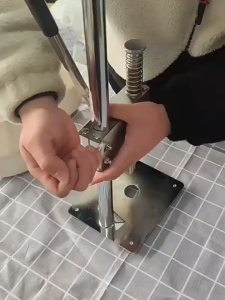Coconut Cracker Fully Automatic Manual Opener Lazy Portable Fruit Shop Coconut Open Shell Tool Hole Opener