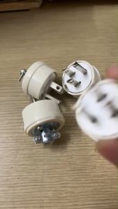 Phích cắm 3 chấu MEIKOSHA Panasonic ME2592W là một sản phẩm tiện ích và an toàn.