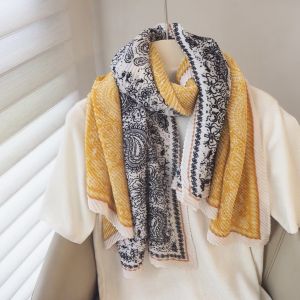 Fashionable Retro Cotton Linen Crepe Scarf Womens Trendy Neck Warmer Shoulder Shawl Versatile Accessory for All Seasons