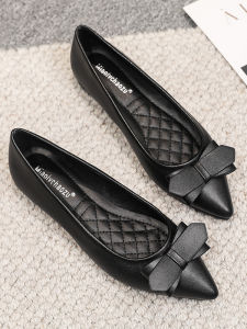 รองเท้าทำงานหน้าร้อนสำหรับผู้หญิง ส้นแบน ทรงหัวแหลม ด้านล่างนุ่ม ป้องกันการลื่น รองเท้าหนังสีดำ สวมใส่สบาย