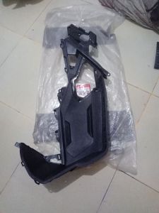 cover L floor cover injekan kaki depan kiri adv 150 original honda