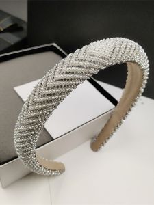 เครื่องประดับผมแบบสวมหัวทรงสเปนเนื้อสัมผัสหรูหรา ทรงสูง ประดับเพชรเล็ก ประดับลูกปัด แฟชั่นใหม่ 2024 สำหรับการเดินทางกลางแจ้ง