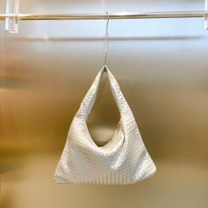 Large Capacity Woven Tote Bag Womens Fashion Retro Handbag Shoulder Bag Carryall Bag American Style Spring New Arrival