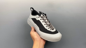 รองเท้ากีฬาเดินป่ากลางแจ้งแบบครอสคันทรีรุ่น Arcteryx Norvan LT W ซีรีส์ สวมใส่สบายและทันสมัย "สีดำและสีเทา"