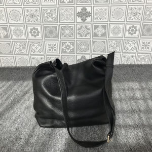 Nini Casual Style Top Layer Cowhide Leather Shoulder Bag Womens Handbag Shopping Bag Soft Bucket Shape Magnetic Buckle Closure