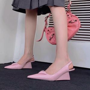 รองเท้าส้นสูงหัวแหลมแบบสวมหัวสไตล์ฝรั่งเศส รองเท้าแตะส้นแบนทรงสามเหลี่ยมสำหรับผู้หญิง รองเท้าแฟชั่นฤดูร้อน 2024