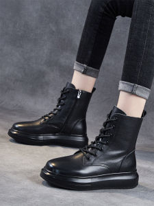 Martin รองเท้าบูทสไตล์อังกฤษของผู้หญิง 2024 มาใหม่ล่าสุดของแท้หนังหนาแต่เพียงผู้เดียวส้นลิ่มสั้นกระบอกซิปด้านข้างปิดกันน้ําแพลตฟอร์มแต่เพียงผู้เดียวหัวกลมย้อนยุครองเท้าเดียวสําหรับเยาวชนและวัยกลางคน