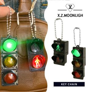 X.z.moonligh พวงกุญแจไฟจราจรไฟกลางคืนพวงกุญแจห้อยกระเป๋าแฟชั่นที่สร้างสรรค์ DIY จี้นักเรียนขนาดเล็กและประณีต