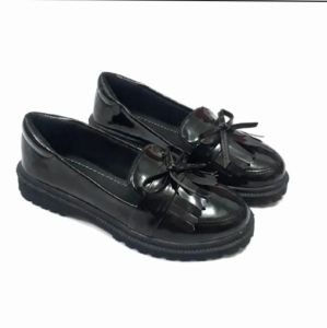Sepatu DOCMART PITA & Sepatu Wanita Terlaris: Keunggulan & Kelebihan
