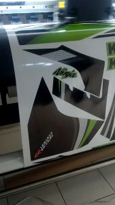 STRIPING NINJA KARBU VARIASI 038: AKSESORIS MOTOR & DESAIN STRIPING