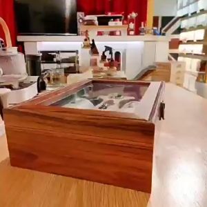 Kotak Kado Hardbox Anggur Yang Baik / Gift Box Wine Gesper Pengunci Perunggu Desain Kompartemen Anggur Untuk Penyimpanan Anggur Yang Aman / Set Anggur Gratis