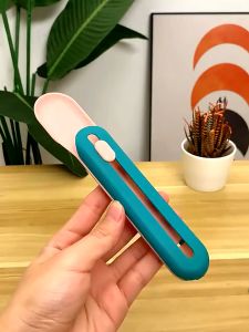 Treats Spoon Cat Feeder Wet Treats Strip Lickable Squeeze Spoon Pet Liquid Snacks Feeding Spoon Feeding Pet Feeder