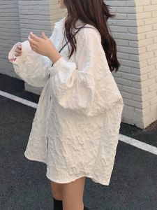 เสื้อเชิ้ตแขนยาวหลวมๆ สำหรับผู้หญิง ฤดูใบไม้ผลิและฤดูใบไม้ร่วง 2025 ดีไซน์ใหม่ ความรู้สึกของความห่างกัน ลำลอง แฟชั่น