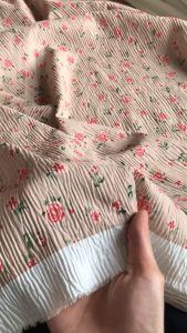 Vải Lụa Dập Nhăn In Hoa Khổ 1m4 - Mềm Mịn Rũ Nhẹ Mỏng Vừa - May Đồ Bộ Váy Đầm Áo Dài Đầm Xòe
