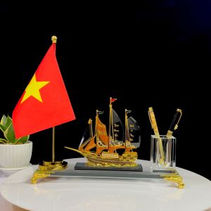 Hộp Đựng Bút Doanh Nhân Thuyền Thuận Buồm Xuôi Gió Mẫu VIP 1 cờ Chất Liệu Đồng Mạ Vàng và Pha Lê K9 - Quà Tặng Sếp