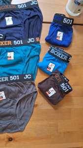 กางเกงในเด็กชาย JC ขอบยางโชว์ยางยืดสวยเทห์ ขอบยางไม่รัดแน่นมาก ใส่กำลังดีไม่อืดอัด ไม่รัดให้เจ็บผิว สวมใส่สบายไม่อับชื้น ซักง่ายแห้งไวจ้าา