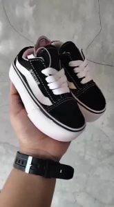 Sepatu Perempuan Anak-Anak Usia 1-9 Tahun: Tips Memilih & Membeli