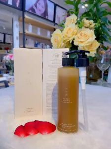 Sữa rửa mặt chanh vàng đường đen Lemon Chung Cleanser 200ml