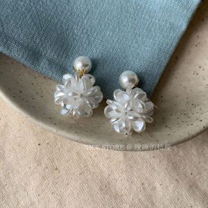 Late Sleeping Bellflower Full City Snow French Gentle White Pearl Earrings Forest System Versatile Ear Jewelry