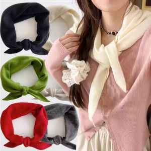 ใหม่ผ้าพันคอสามเหลี่ยมถักนิตติ้งดีไซน์นุ่มพันผ้าพันคออบอุ่นอุปกรณ์เสริมสำหรับสภาพอากาศหนาวเย็นสำหรับผู้หญิงผู้ชายนักเรียน Sophie ผ้าพันคอขนาดเล็ก